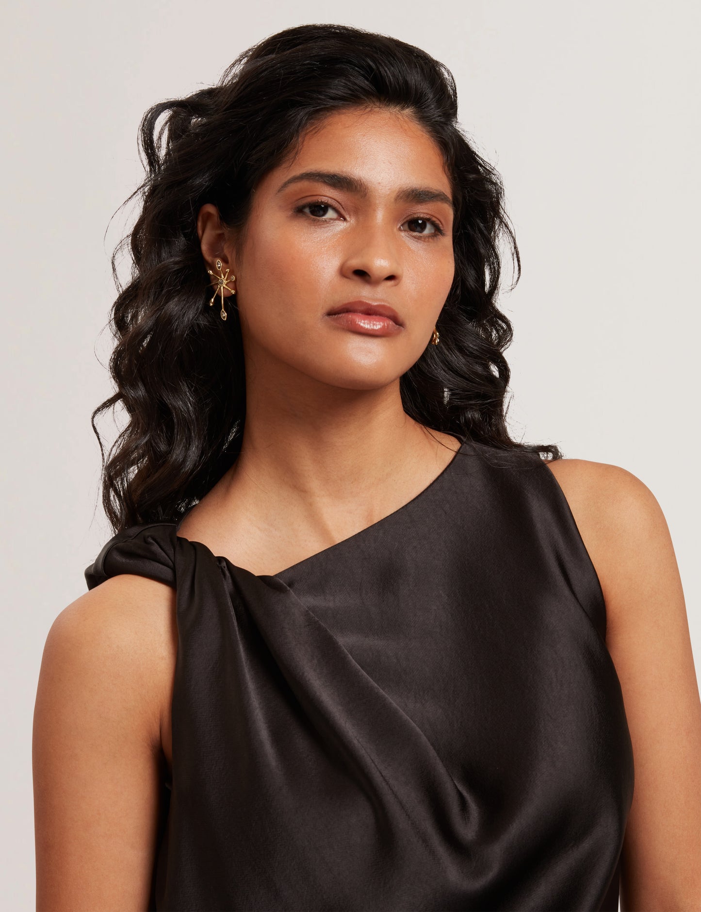 MIONA - Sleveless Twist Detail Top