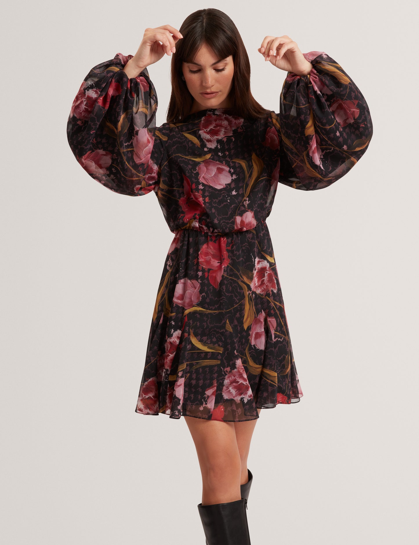 ENDRINA - Long Sleeve Printed Midi Dress