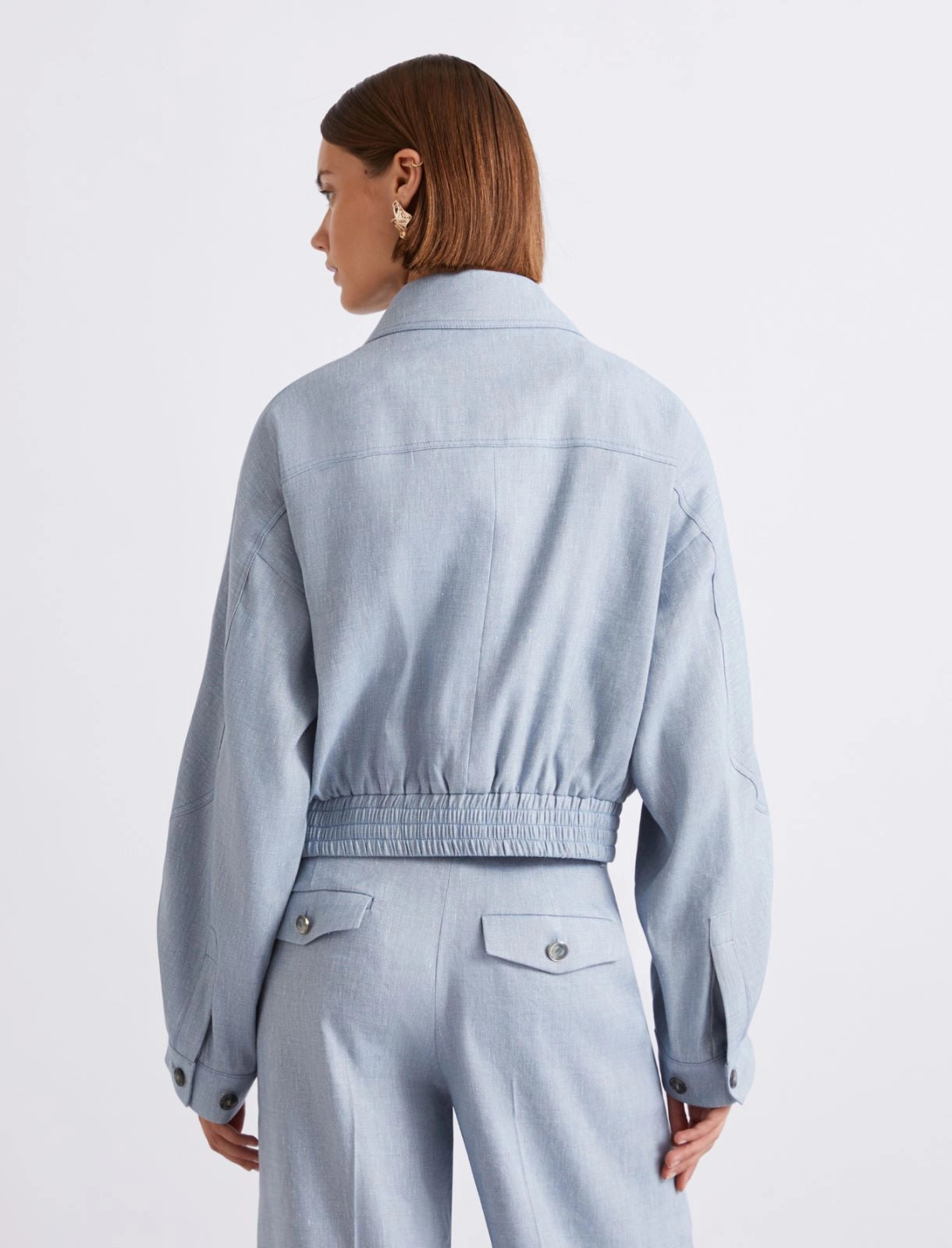 MLLVIRGOLA