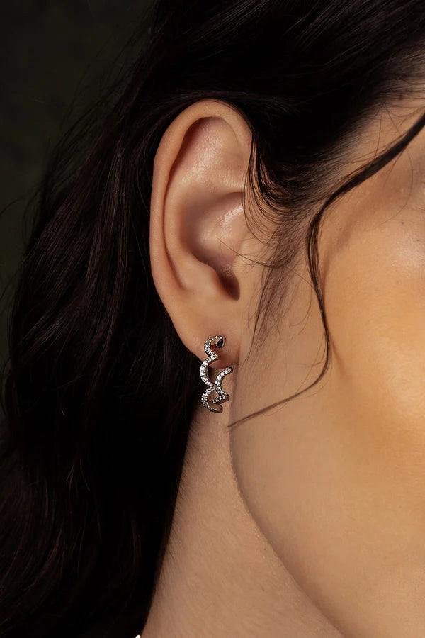 UP AND DOWN - Wavy Silver Hoop Earrings - Small